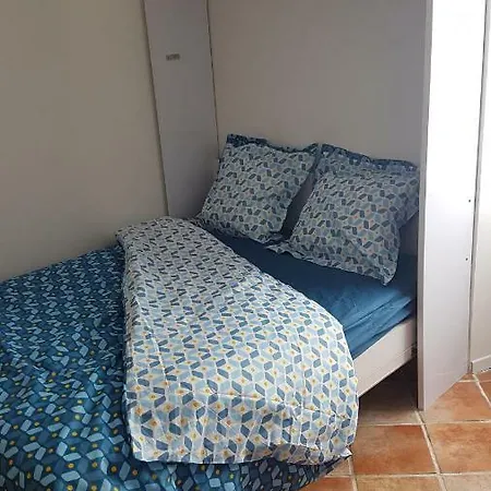 Apartment Studio Clim Wifi Centre Historique De Les Mimosas Bormes-les-Mimosas
